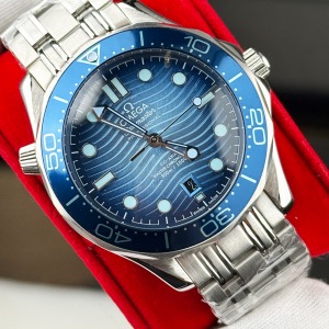 Omega Seamaster Diver 300 M Gümüş Kasa  Replika